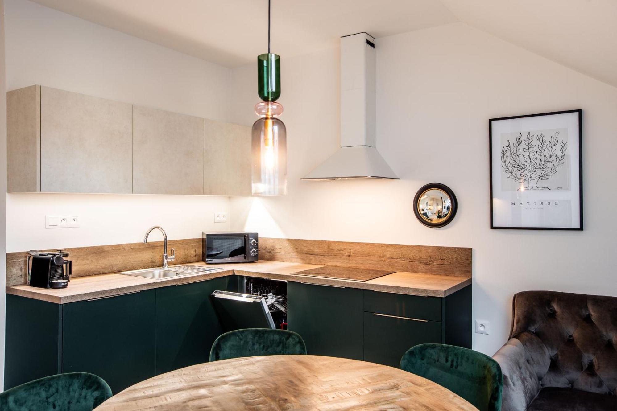 Eleven Apartment *