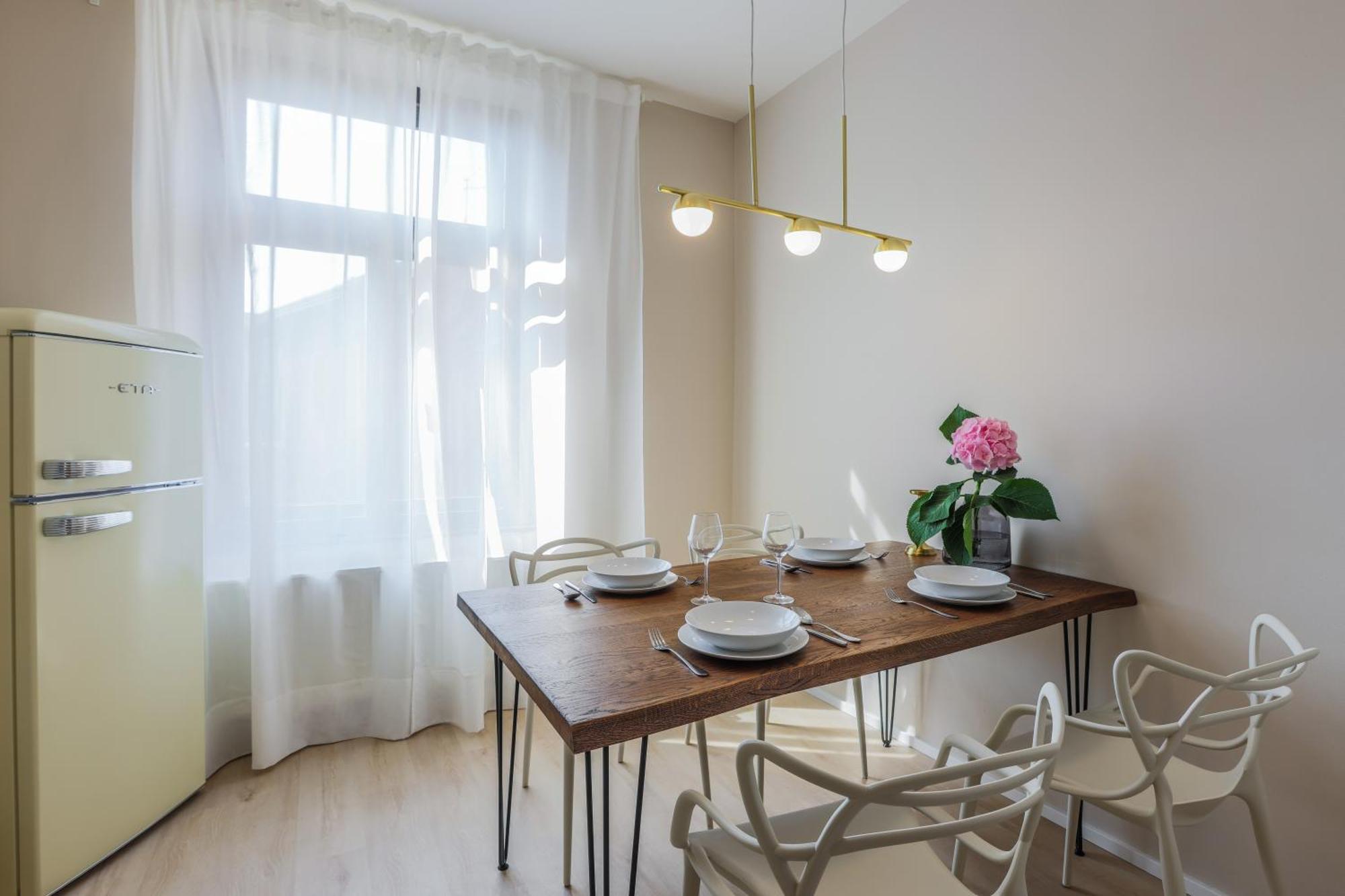Eleven Apartment *